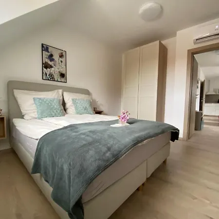 Oazis Apartmanhaz Fertoszentmiklos