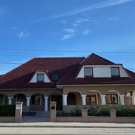 Oazis Apartmanhaz Fertoszentmiklos
