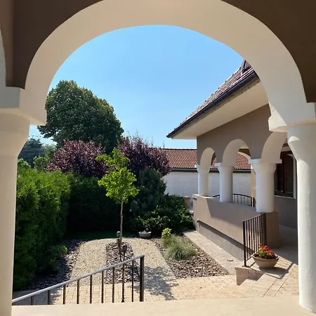 Oazis Apartmanhaz Apartment Fertoszentmiklos