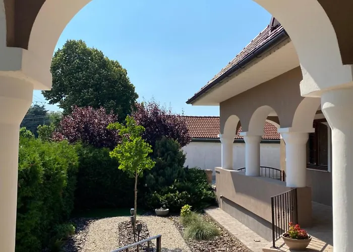 Oázis Apartmanház Apartamento Fertoszentmiklos